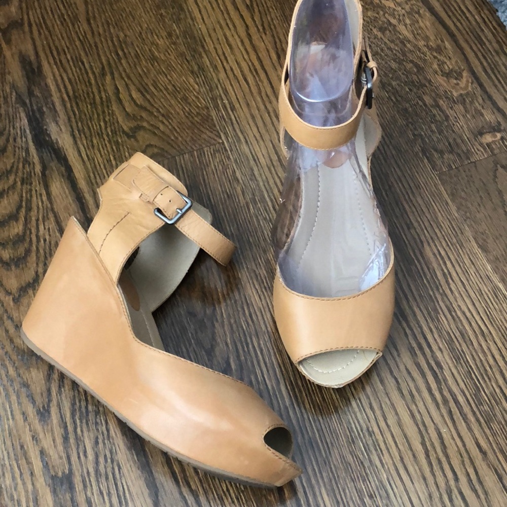 Leather wedge sandals